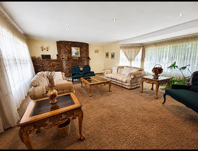 5 BEDROOM HOUSE FOR SALE IN DE DEUR